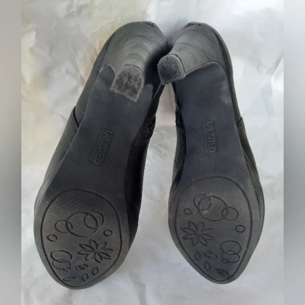 Unlisted by Kenneth Cole Roun Faux Leather Bootie Size 9